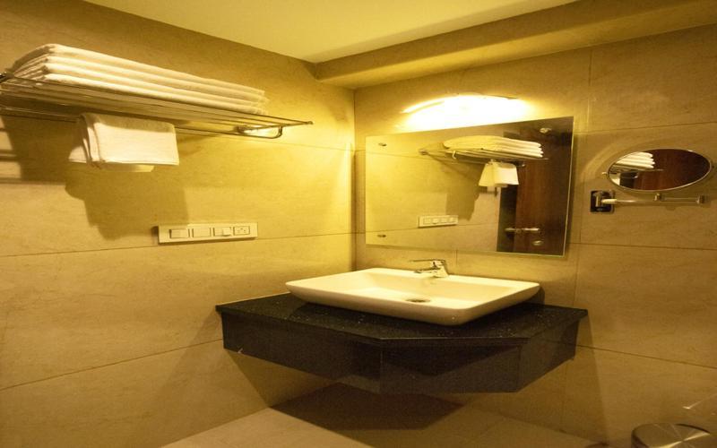 Super Hotel O Nar Comforts Near Ksr Railway Station Bengaluru Kültér fotó