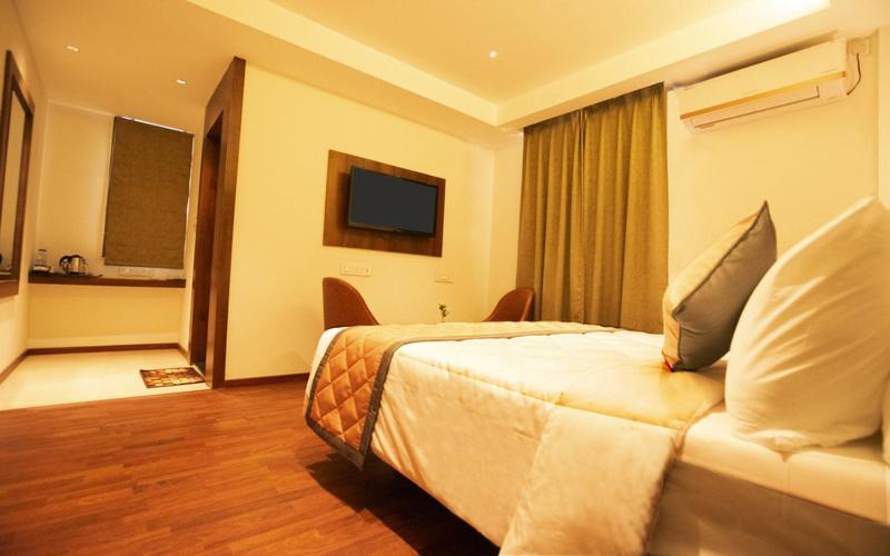 Super Hotel O Nar Comforts Near Ksr Railway Station Bengaluru Kültér fotó