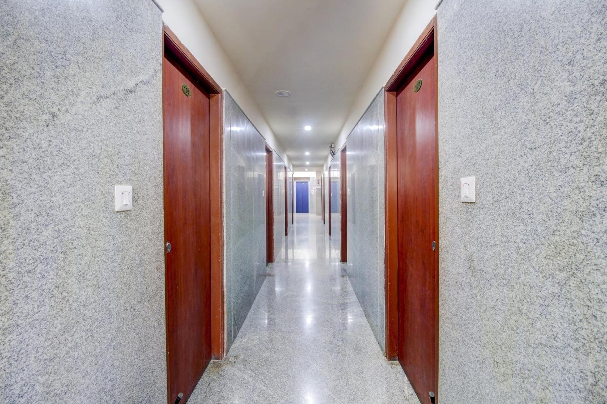 Super Hotel O Nar Comforts Near Ksr Railway Station Bengaluru Kültér fotó